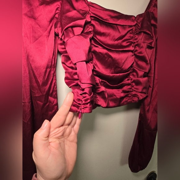 Forever 21 Burgundy Womens Long Sleeve Crop Satin Ruched Top Size Medium - Picture 5 of 6